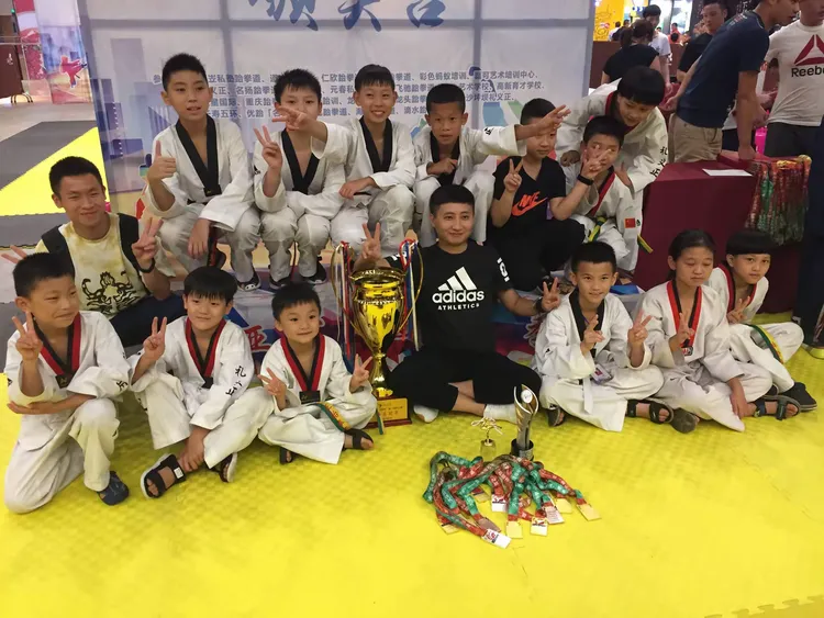 包含超级杯巅峰对决!中原烈马队击败岭南风暴队,跆拳道赛场再起波澜;轮换效果显现的词条 包含超级杯巅峰对决!中原烈马队击败岭南风暴队,跆拳道赛场再起波澜;轮换效果显现的词条