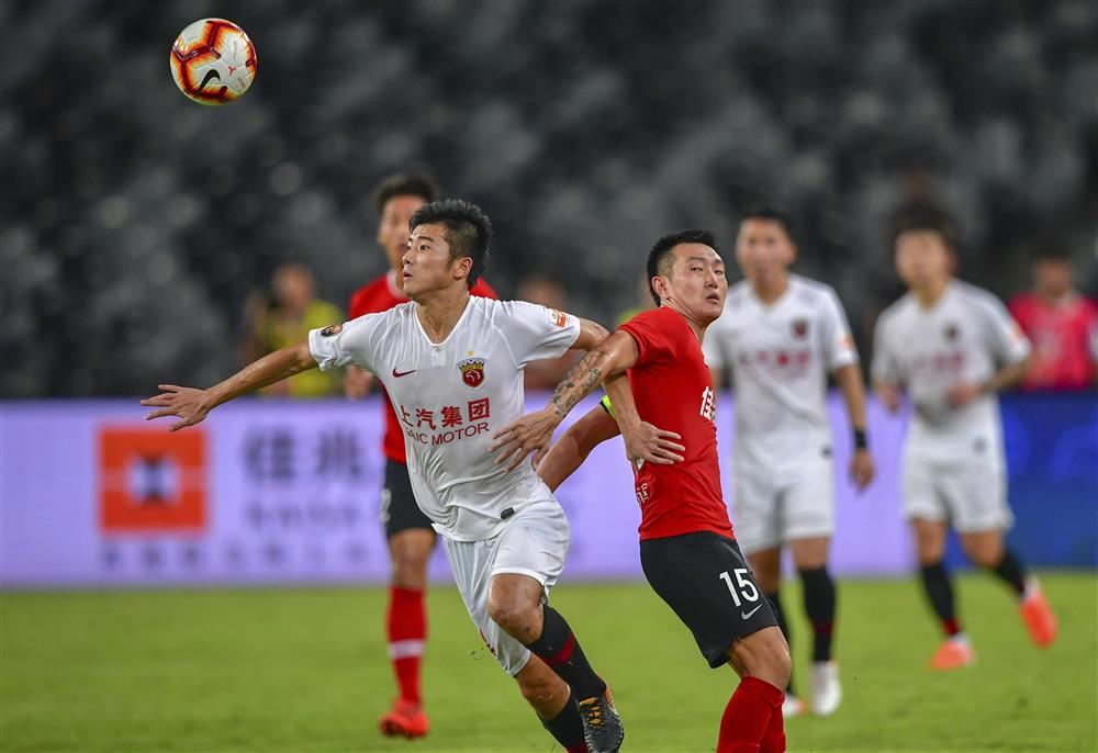 利物浦训练开放日,转会期更衣室发声引欢呼,亚冠在即,团队化学反应显著的简单介绍 利物浦训练开放日,转会期更衣室发声引欢呼,亚冠在即,团队化学反应显著的简单介绍