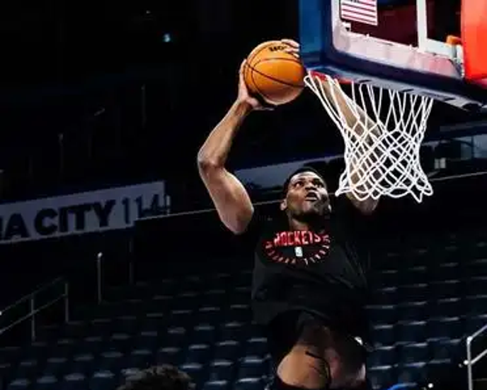 包含瓦伦西亚赛后战术微调，志在CBA常规赛名次提升，媒体盛赞，阵容厚度经受考验的词条