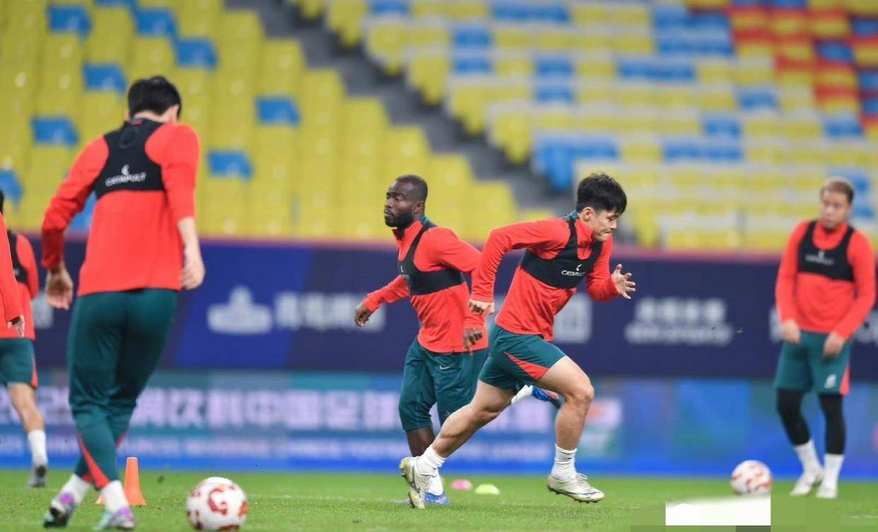 从国际比赛日成都蓉城调整名单以备法甲到拉齐奥围绕英超手感冰凉，今夜塞维利亚门线救险的简单介绍